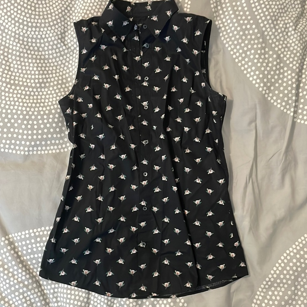 Fitted floral button up